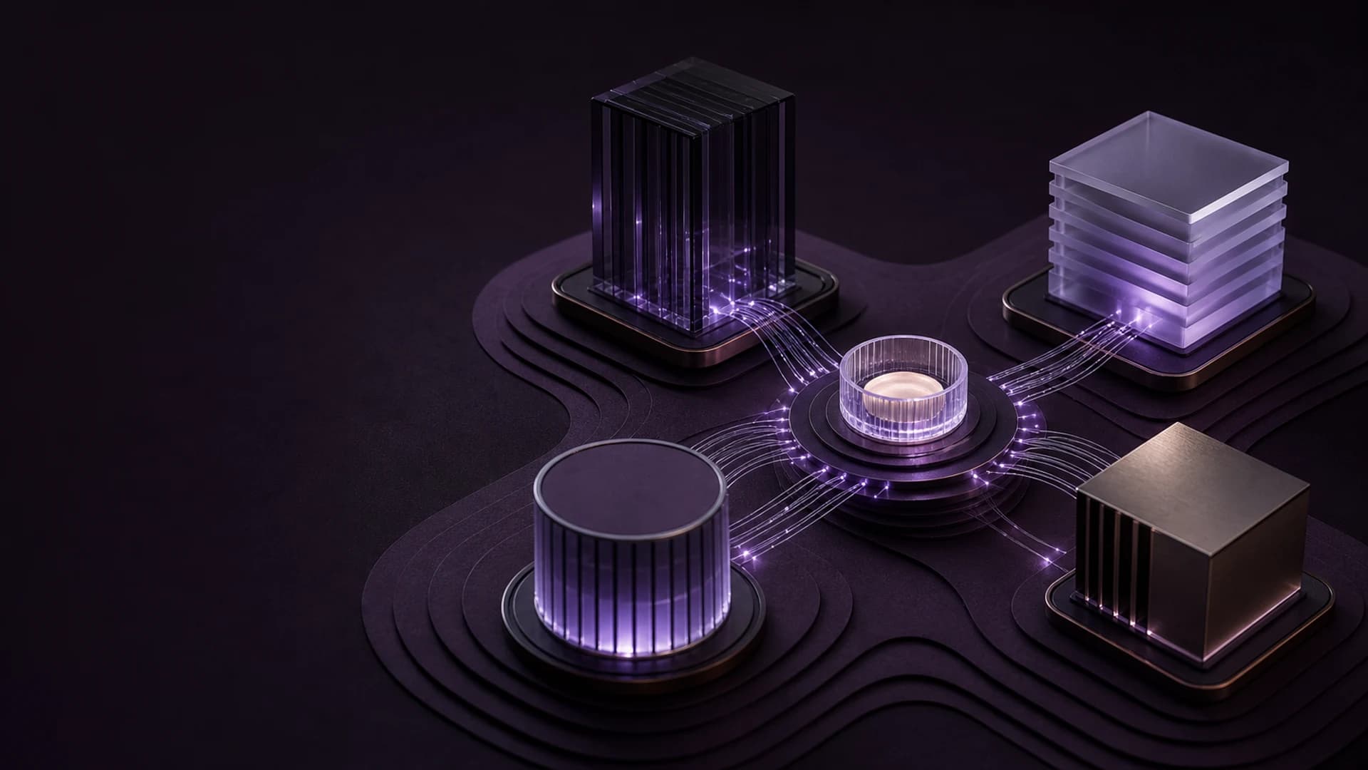 Escena tridimensional: cinco volúmenes de vidrio y metal sobre pedestales, unidos por haces de fibra que convergen en una pieza central iluminada.